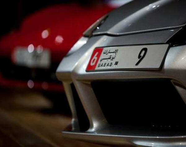 4. Biển số 9 Đăng ký tại Abu Dhabi, được một doanh nhân giấu tên đã mua với giá 4,19 triệu USD.